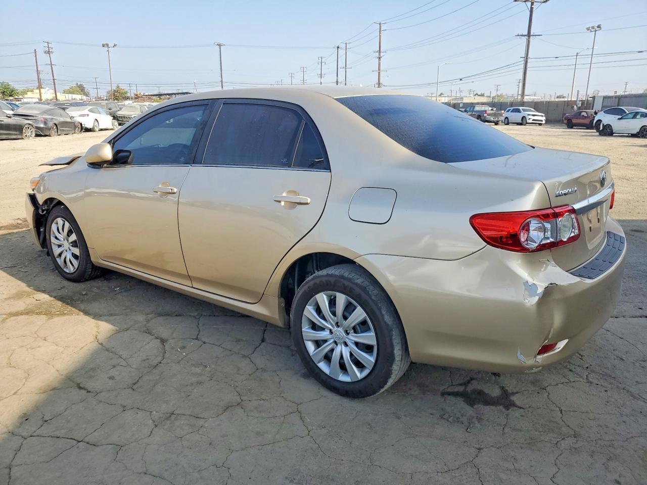 2013 Toyota Corolla Le - Фото 2
