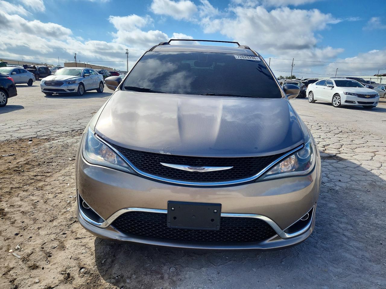 2017 Chrysler Pacifica Touring L - Image 5