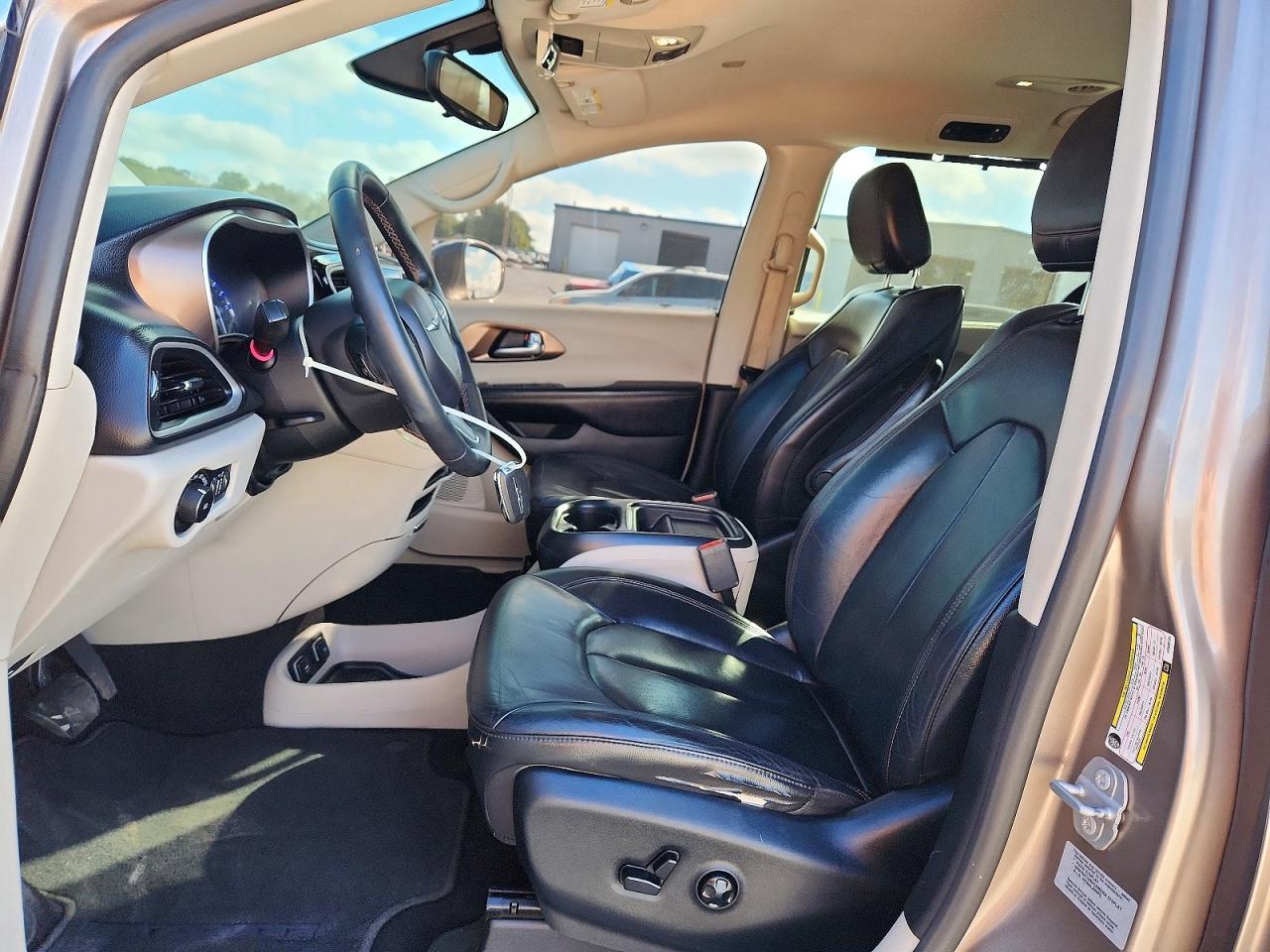 2017 Chrysler Pacifica Touring L - Image 7