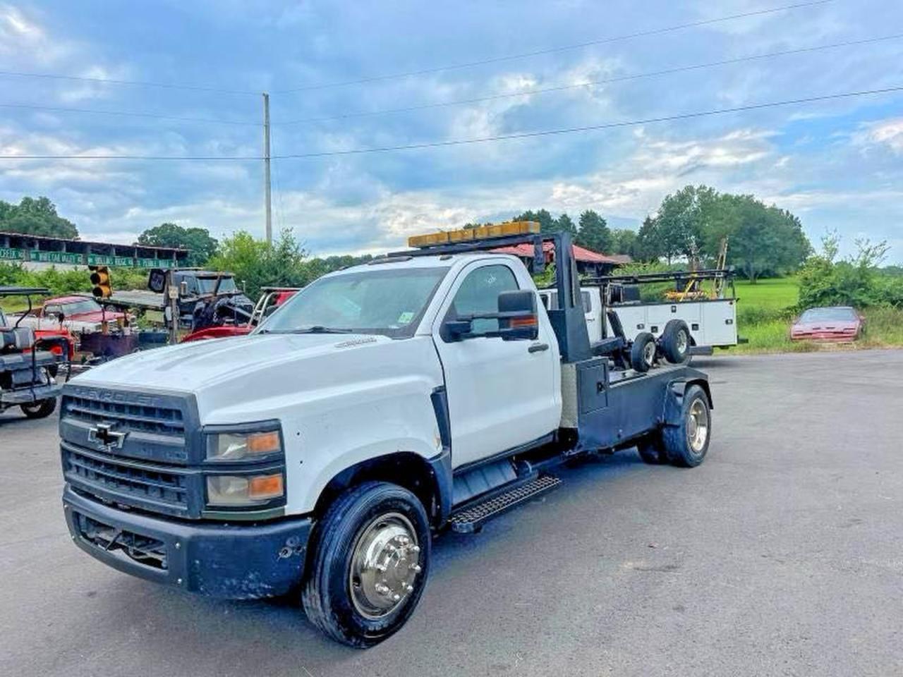 2019 Chevrolet Silverado Medium Duty - Фото 2