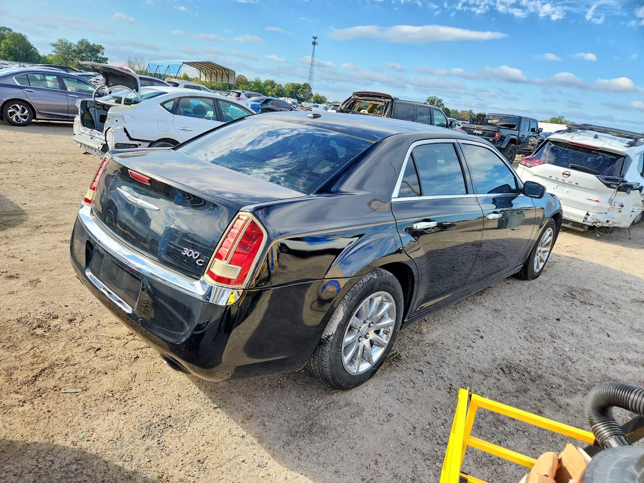 2013 Chrysler 300C - Image 3