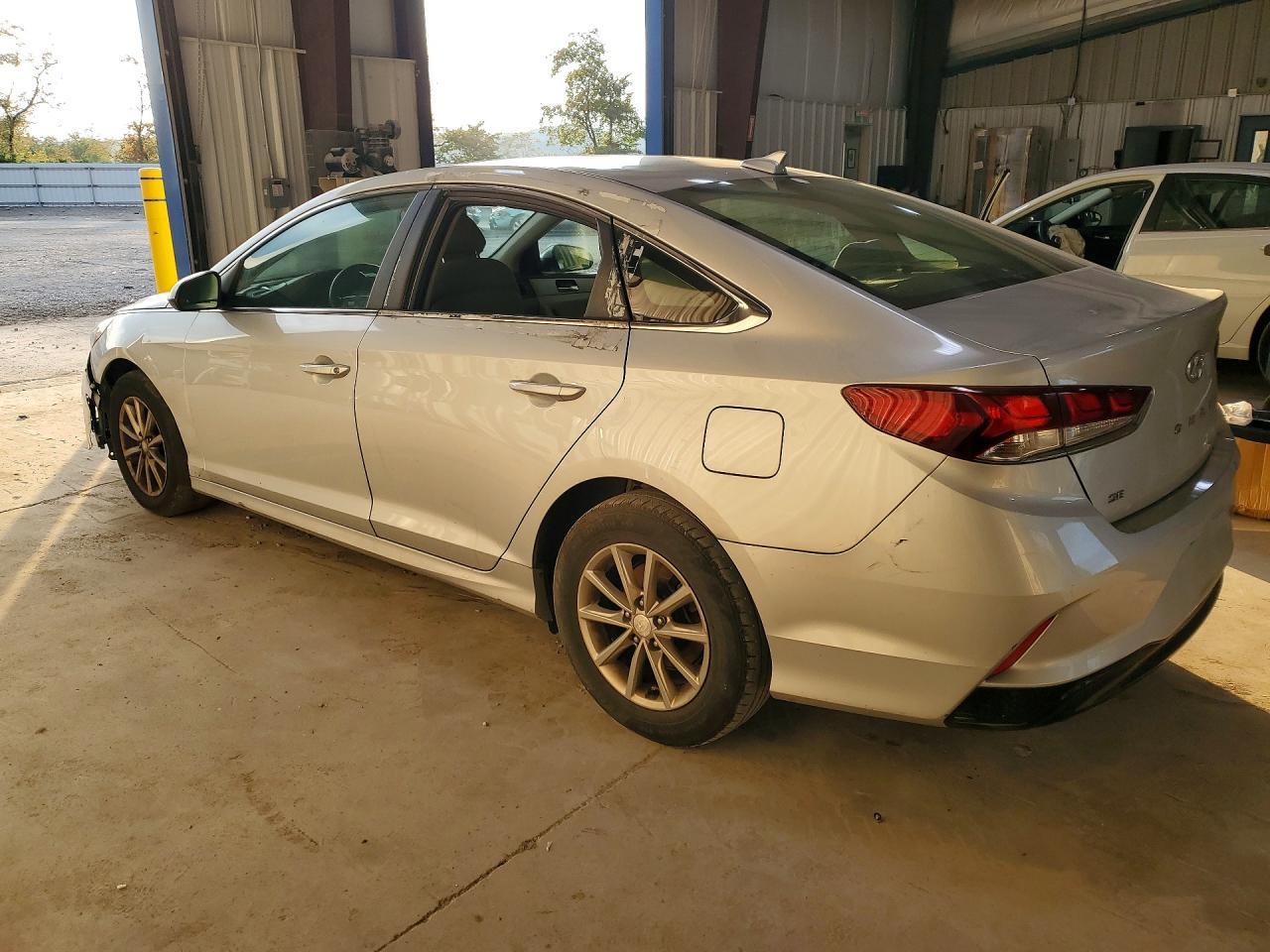 2019 Hyundai Sonata Se - Image 2