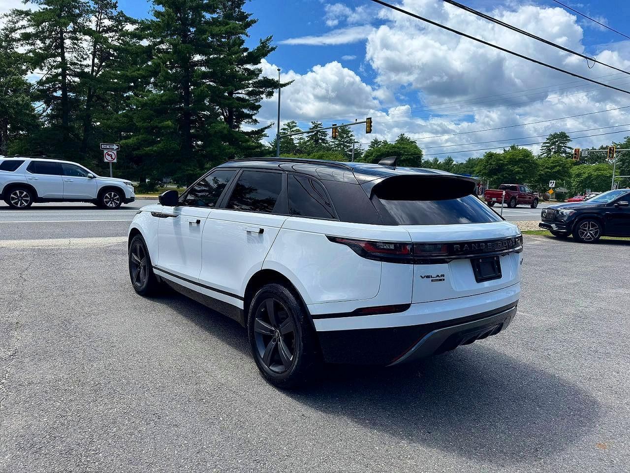 2020 Land Rover Range Rover Velar R-Dynamic S - Image 4