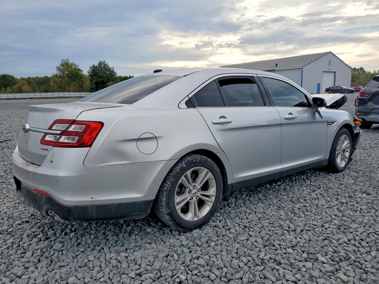 2016 Ford Taurus Sel - Фото 3