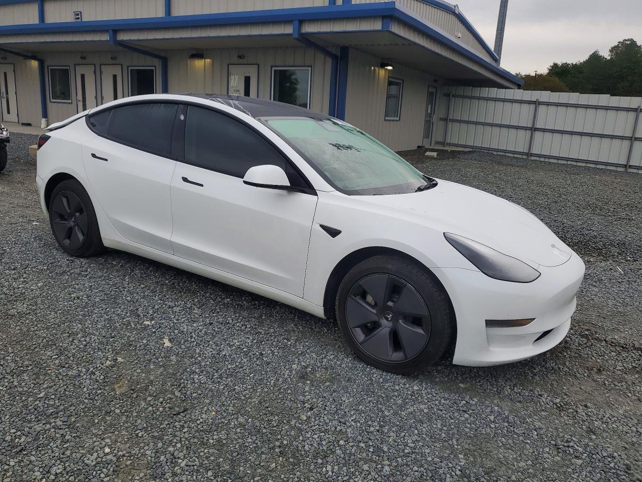 2023 Tesla Model 3 - Фото 4