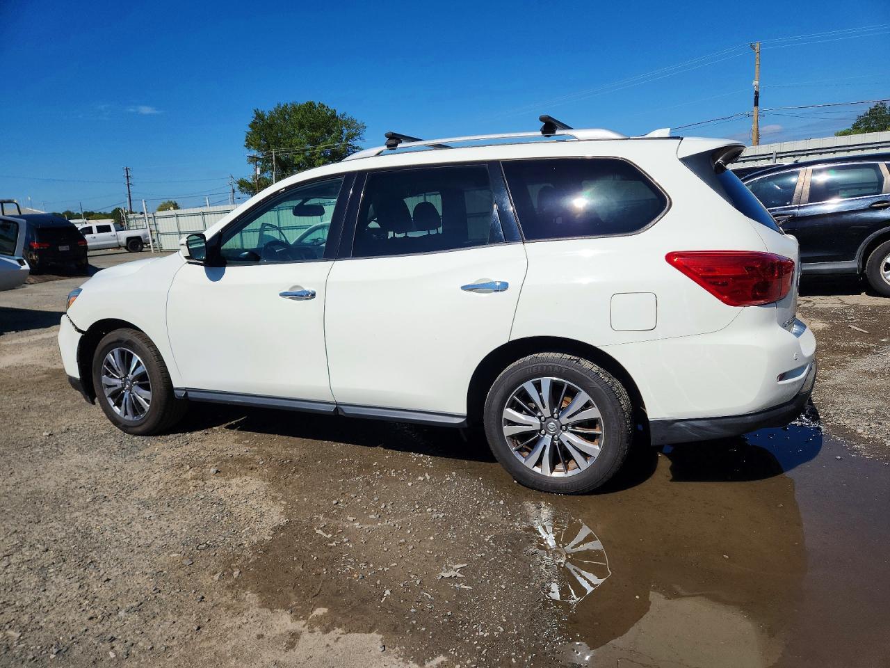 2019 Nissan Pathfinder Sv - Image 2