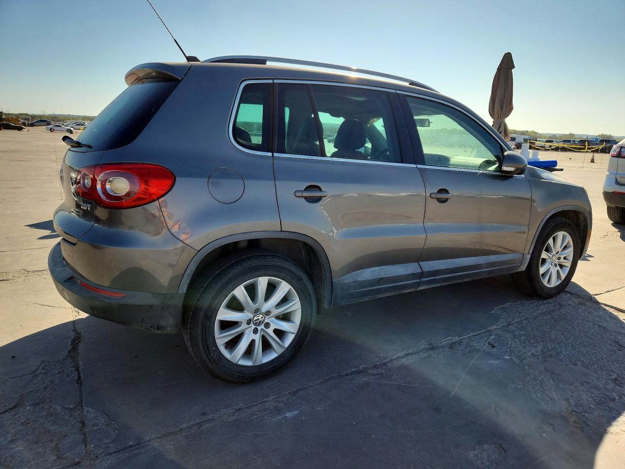 2010 Volkswagen Tiguan S - Фото 3