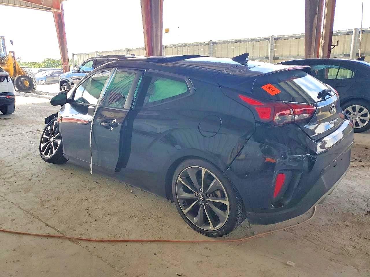 2020 Hyundai Veloster 2.0L Premium - Фото 2