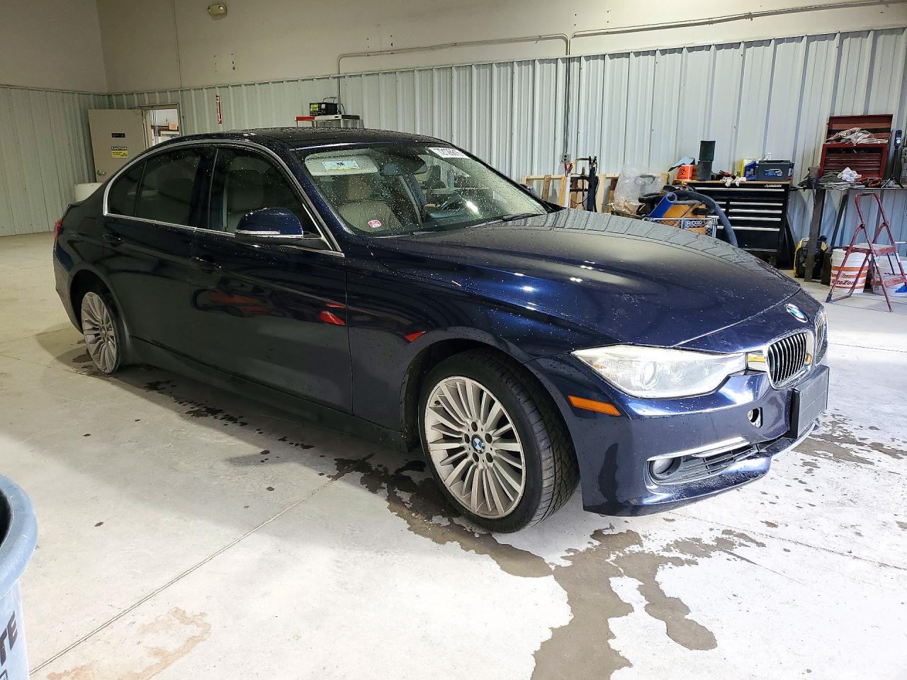 2013 BMW 328 Xi - Image 4