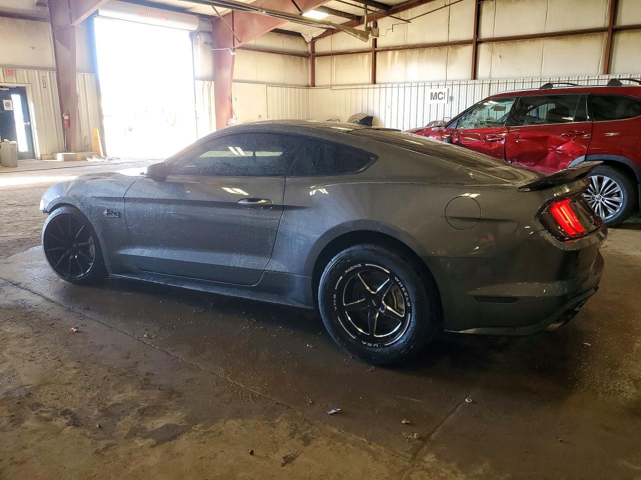 2021 Ford Mustang Gt - Фото 2