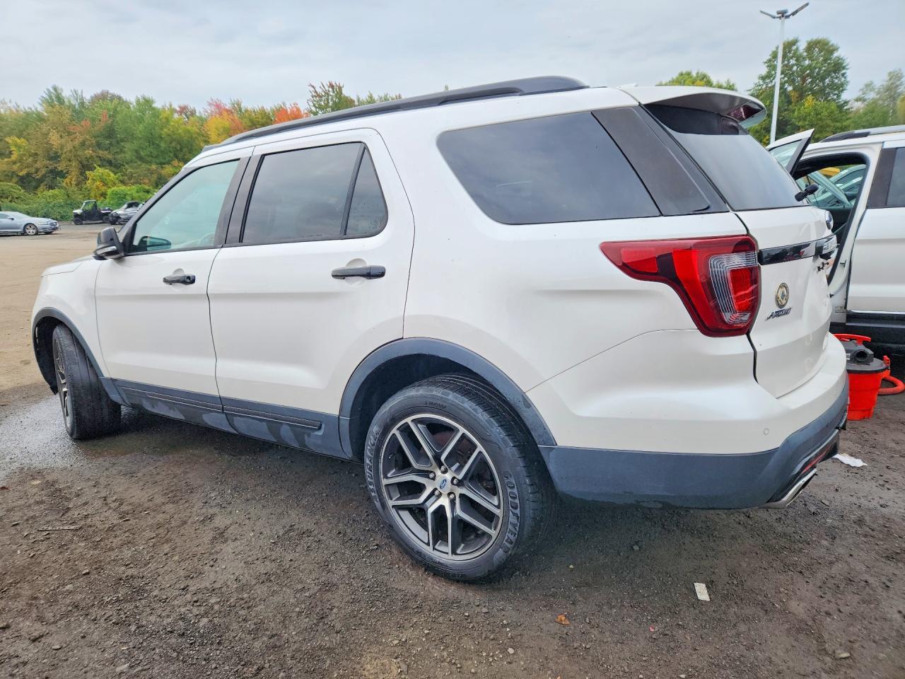 2016 Ford Explorer Sport - Image 2