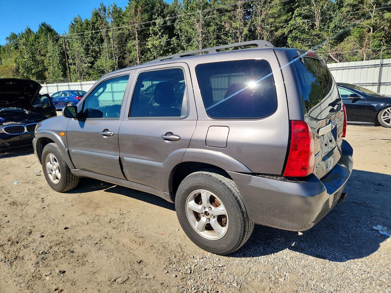 2005 Mazda Tribute S - Image 2