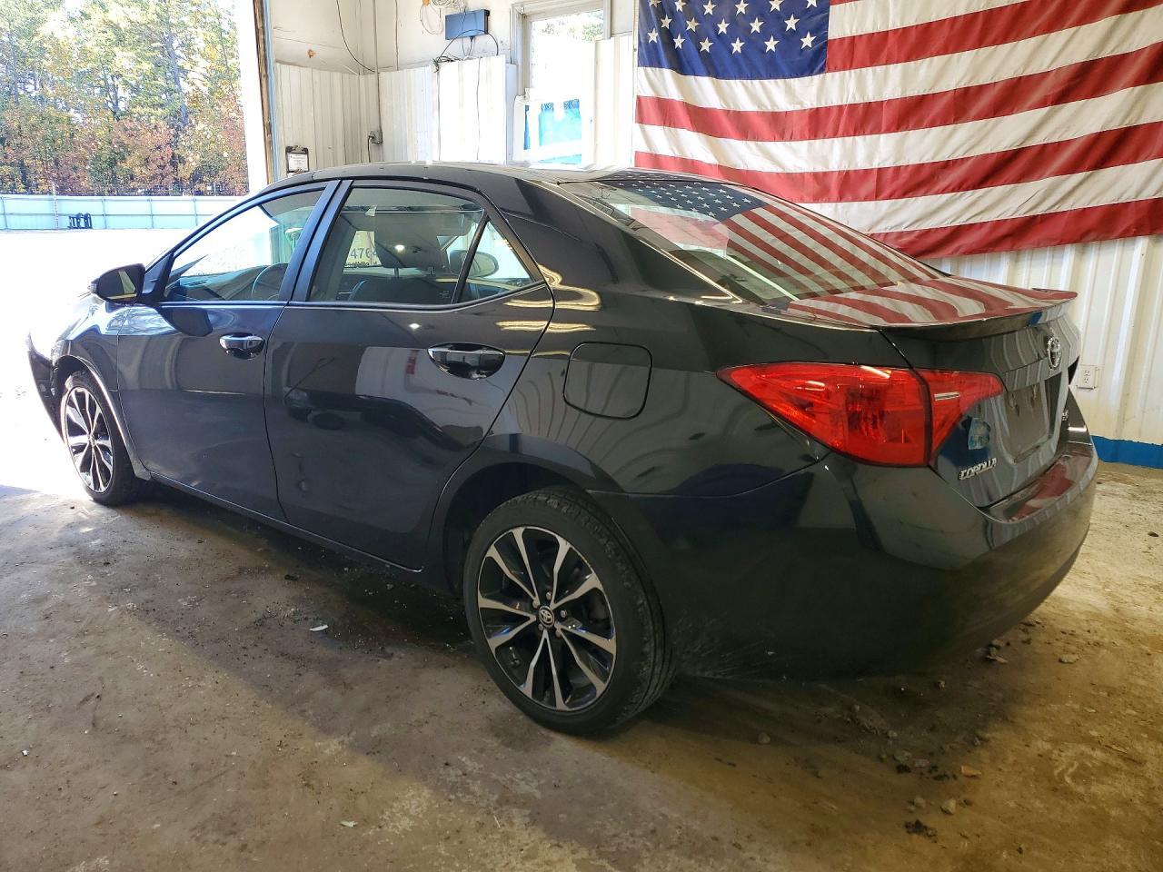 2018 Toyota Corolla Se - Image 2