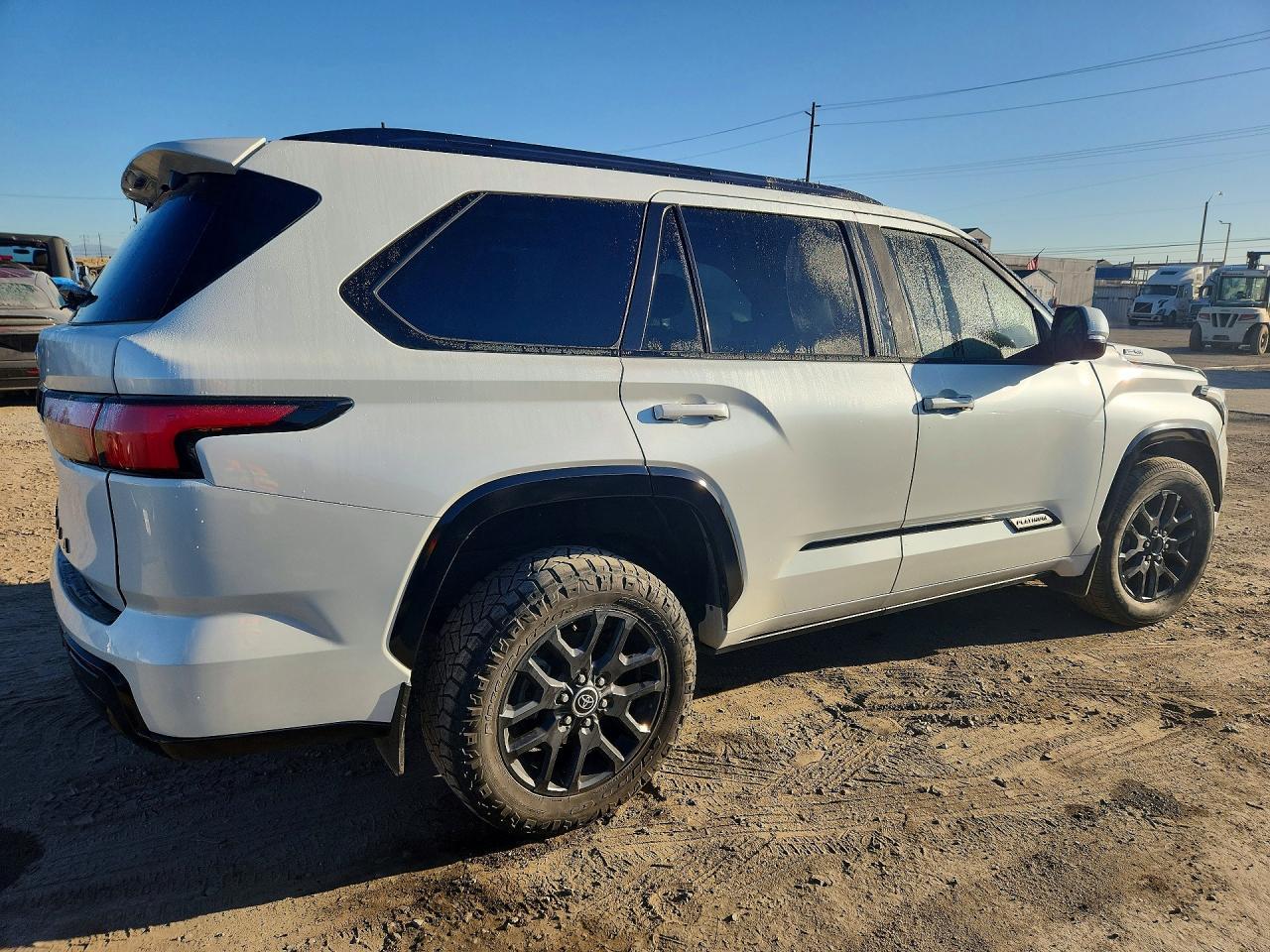 2023 Toyota Sequoia Platinum - Фото 3