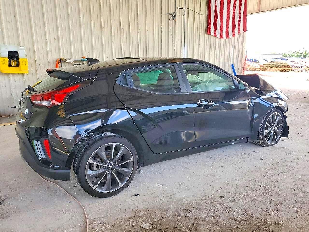 2020 Hyundai Veloster 2.0L Premium - Фото 3