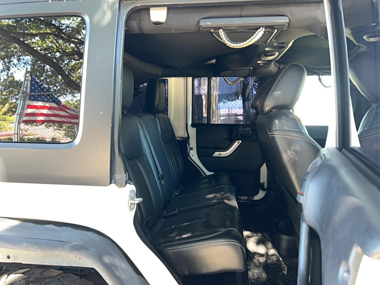 2015 Jeep Wrangler Unlimited Rubicon - Image 6