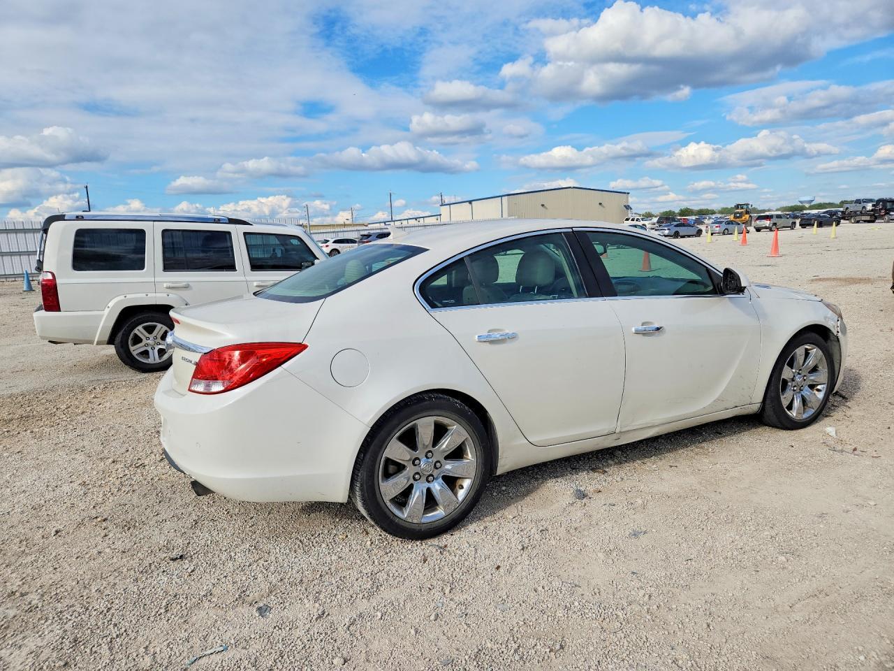 2013 Buick Regal Premium - Image 3