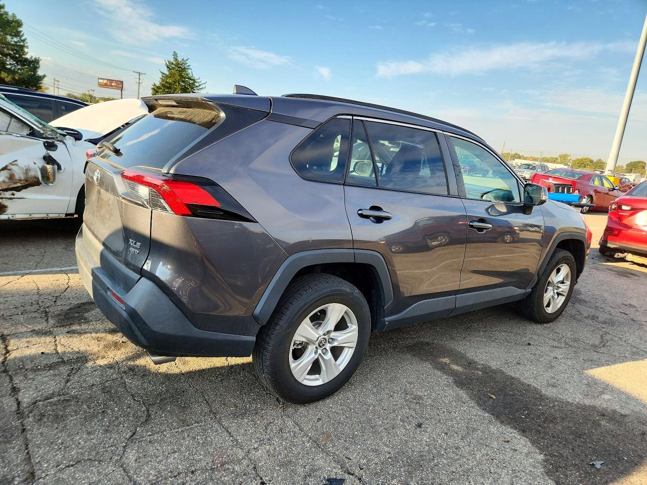 2021 Toyota Rav4 Xle - Фото 3