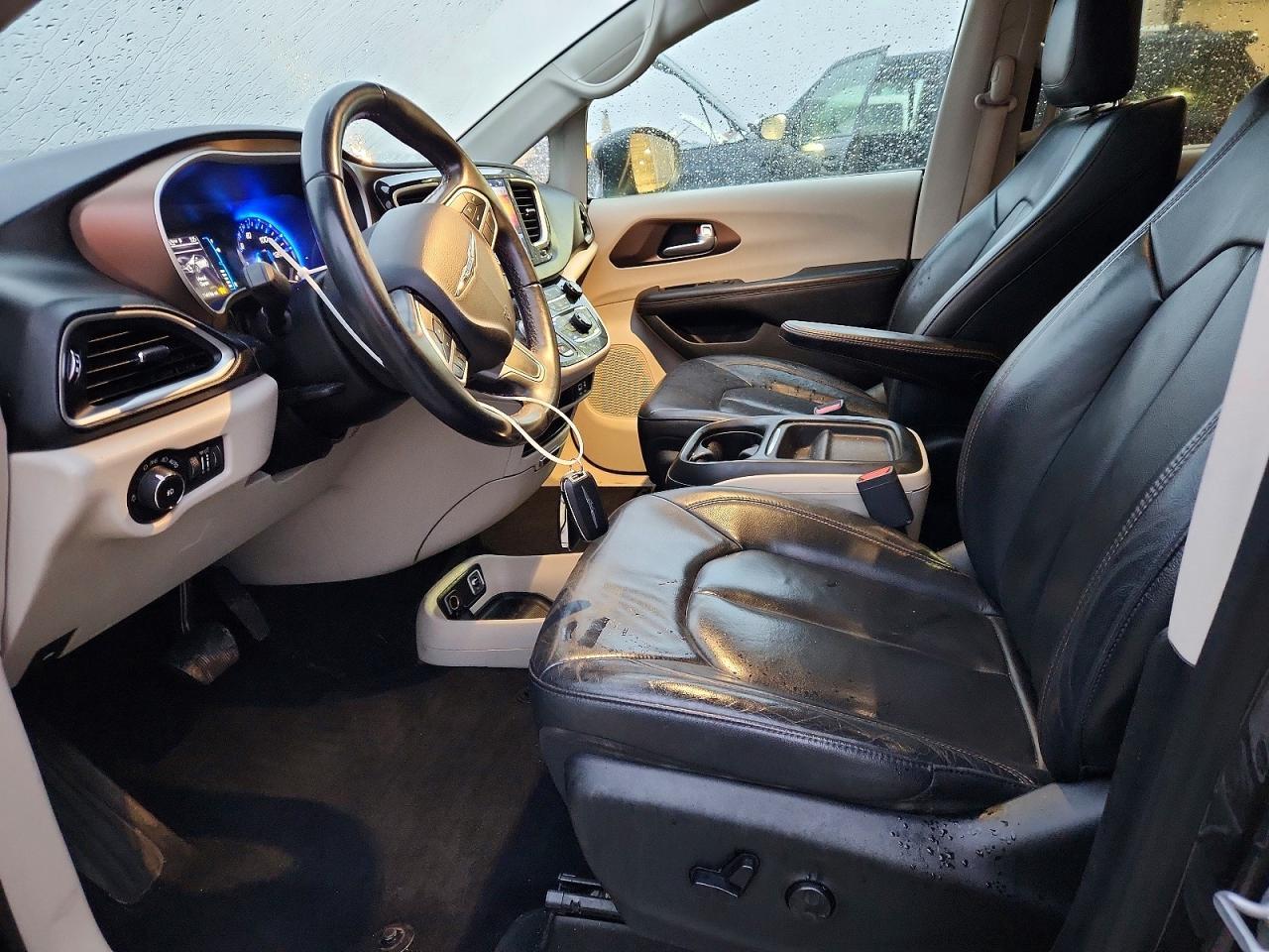 2017 Chrysler Pacifica Touring L - Image 7