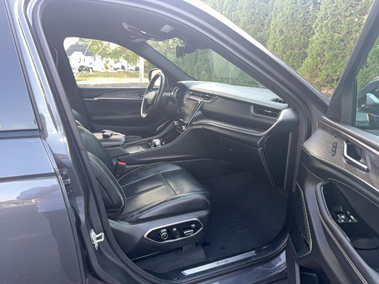 2022 Jeep Grand Cherokee Overland - Фото 5