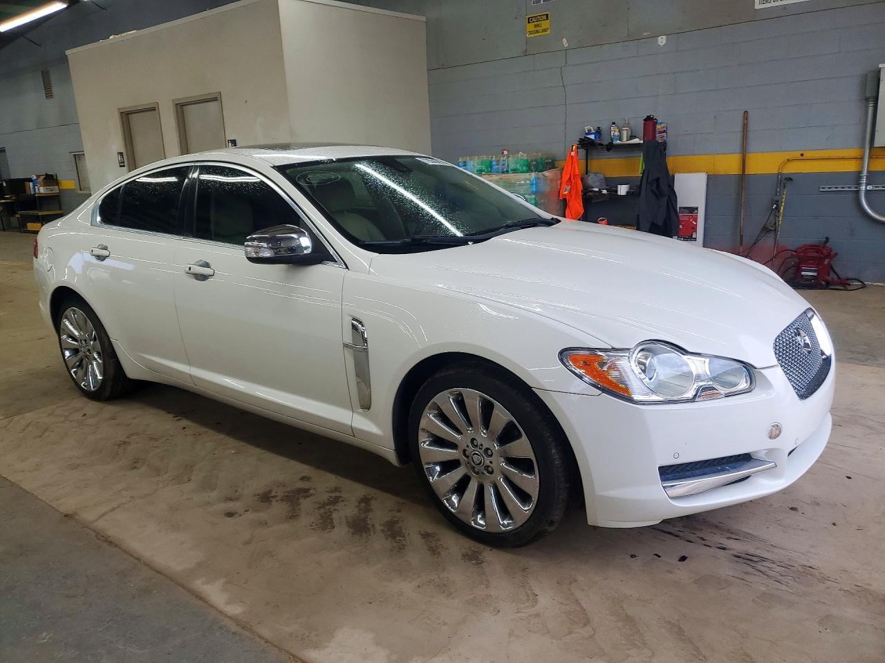 2009 Jaguar Xf Premium Luxury - Image 4