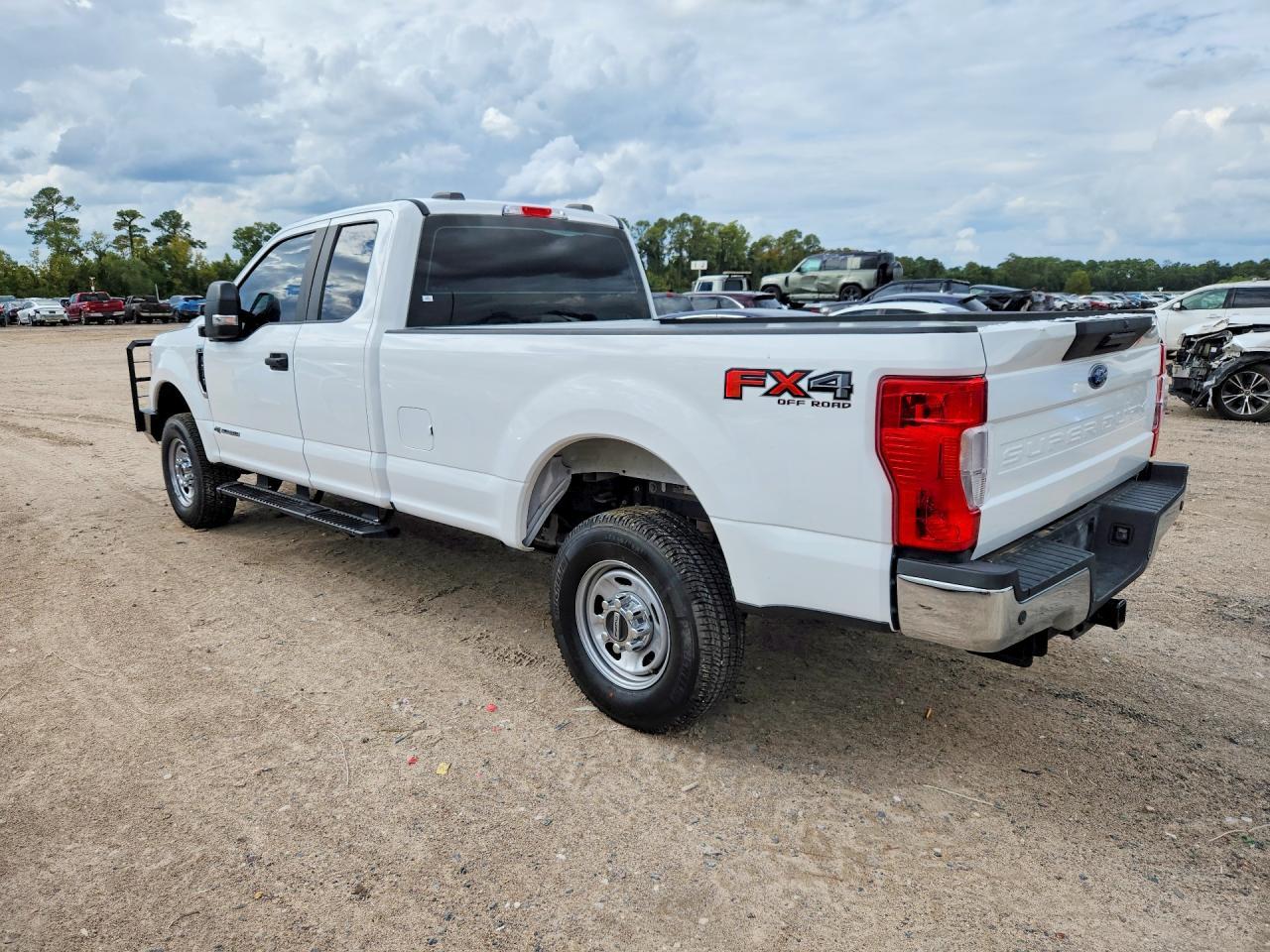 2022 Ford F250 Super Duty - Фото 2
