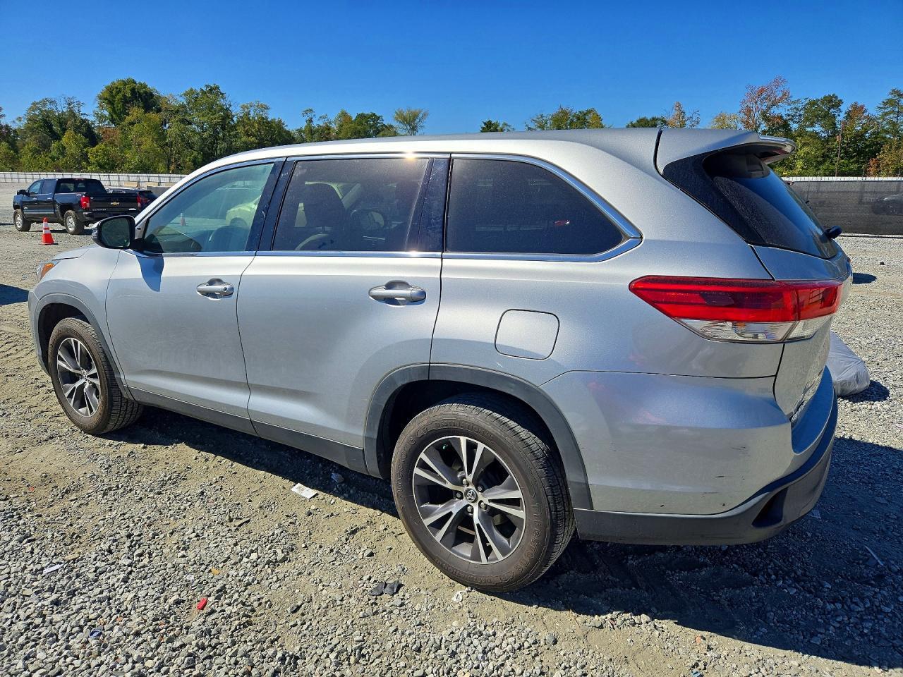 2019 Toyota Highlander Le - Фото 2