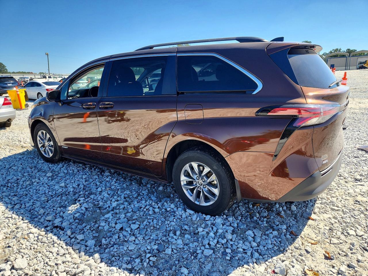 2021 Toyota Sienna Le - Фото 2