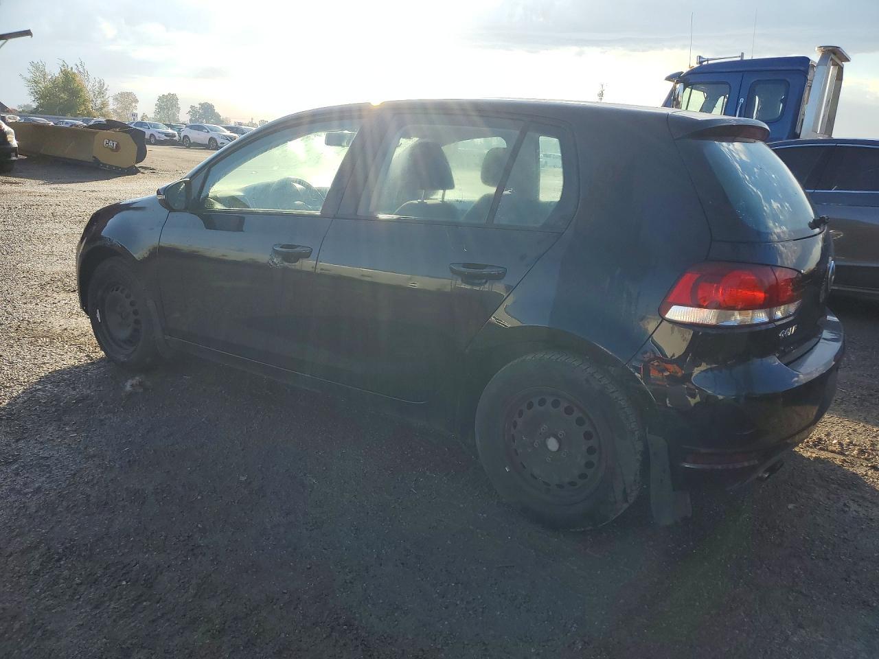 2013 Volkswagen Golf - Image 2