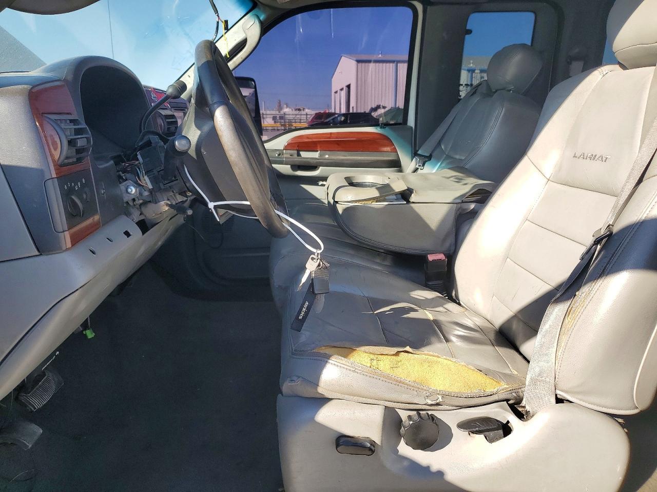 2005 Ford F450 Super Duty - Image 7