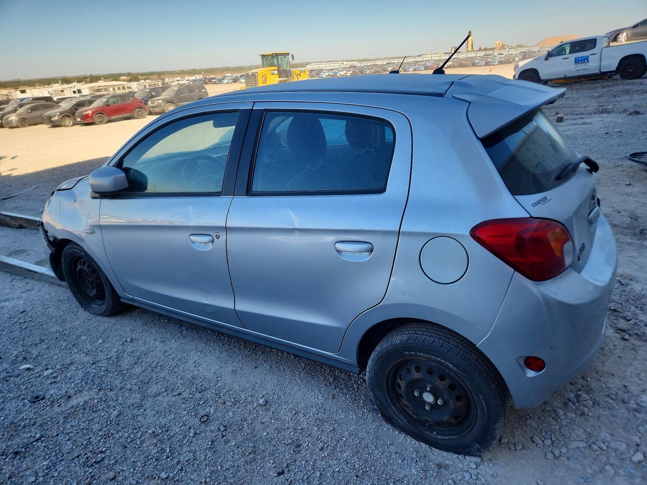 2015 Mitsubishi Mirage De - Фото 2