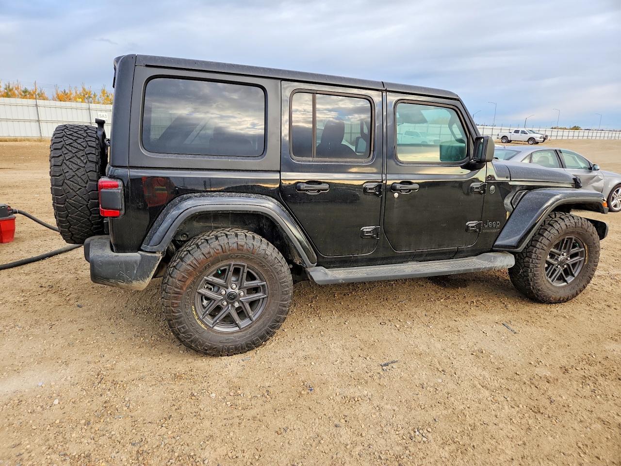 2025 Jeep Wrangler Sport - Фото 3