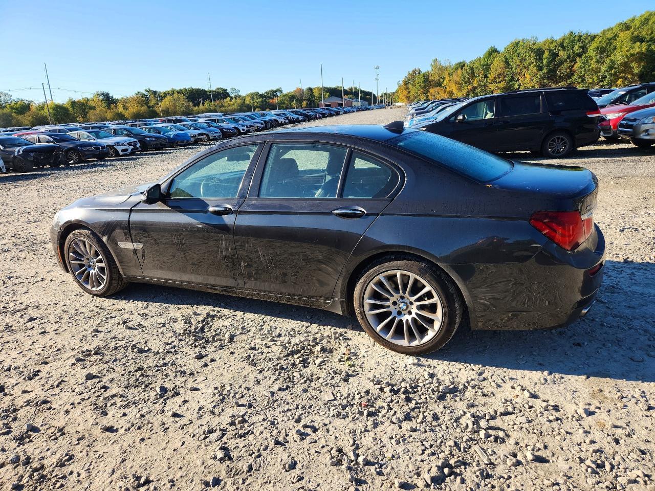 2015 BMW 750 Xi - Image 2