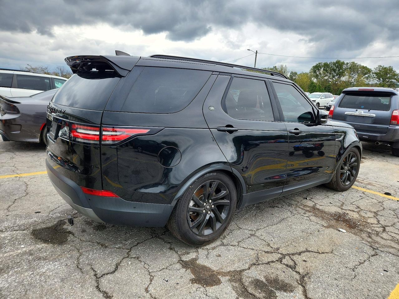 2017 Land Rover Discovery Hse Luxury - Image 3