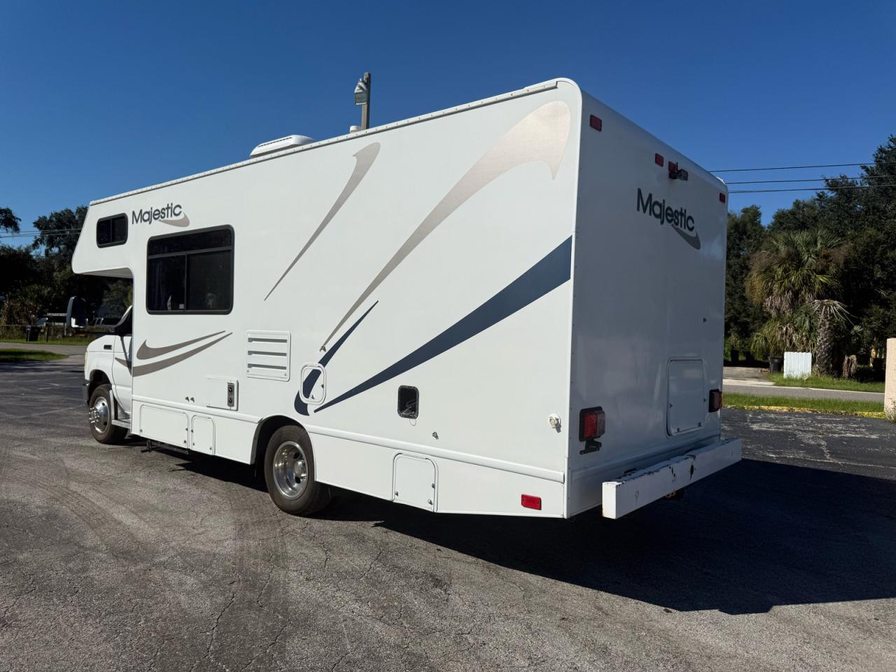 2014 Thor Motor Coach Majestic 23A - Фото 3