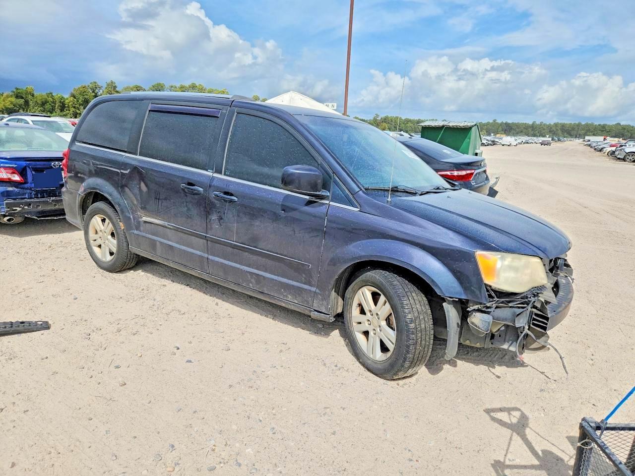 2013 Dodge Grand Caravan Crew - Image 4