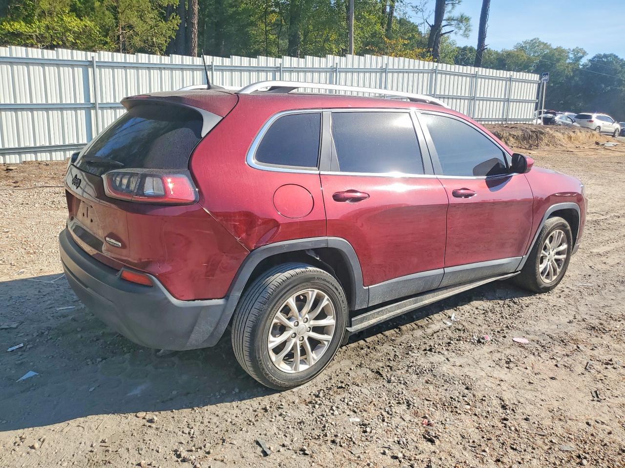 2019 Jeep Cherokee Latitude - Image 3