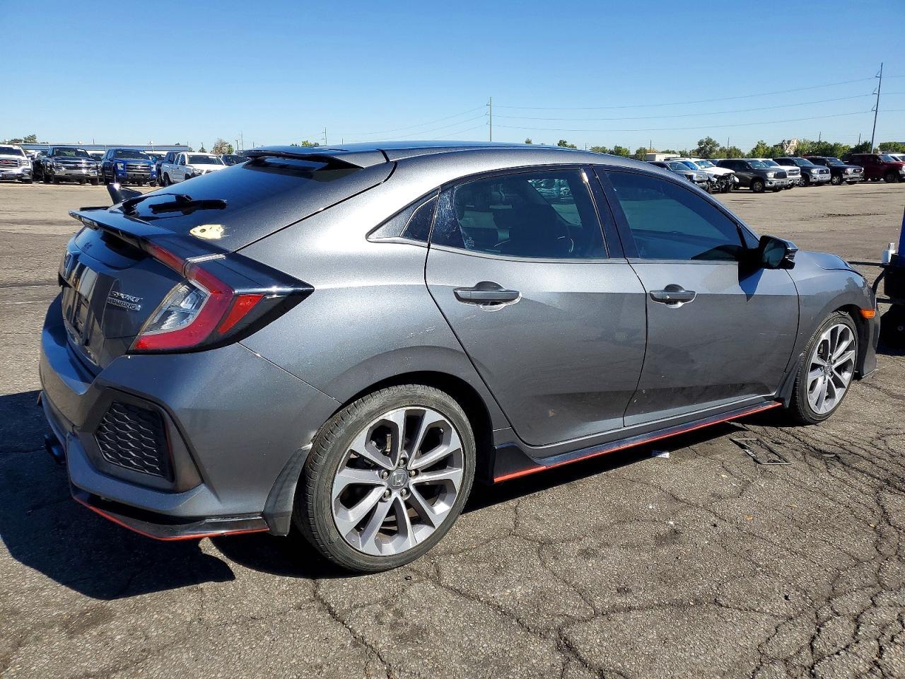 2018 Honda Civic Sport Touring - Image 3