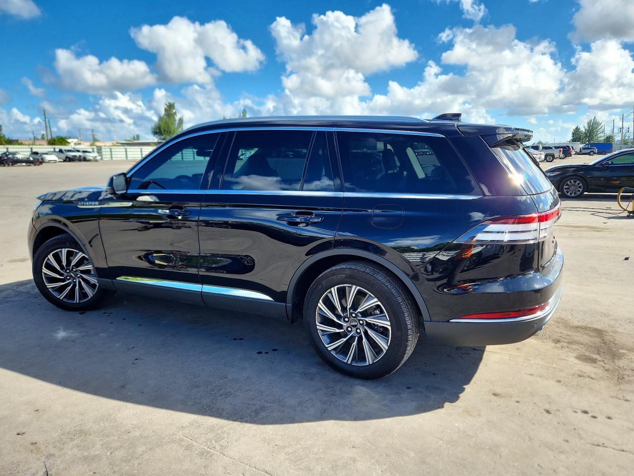 2025 Lincoln Aviator - Image 2
