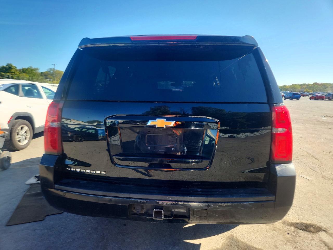 2017 Chevrolet Suburban K1500 Lt - Image 6