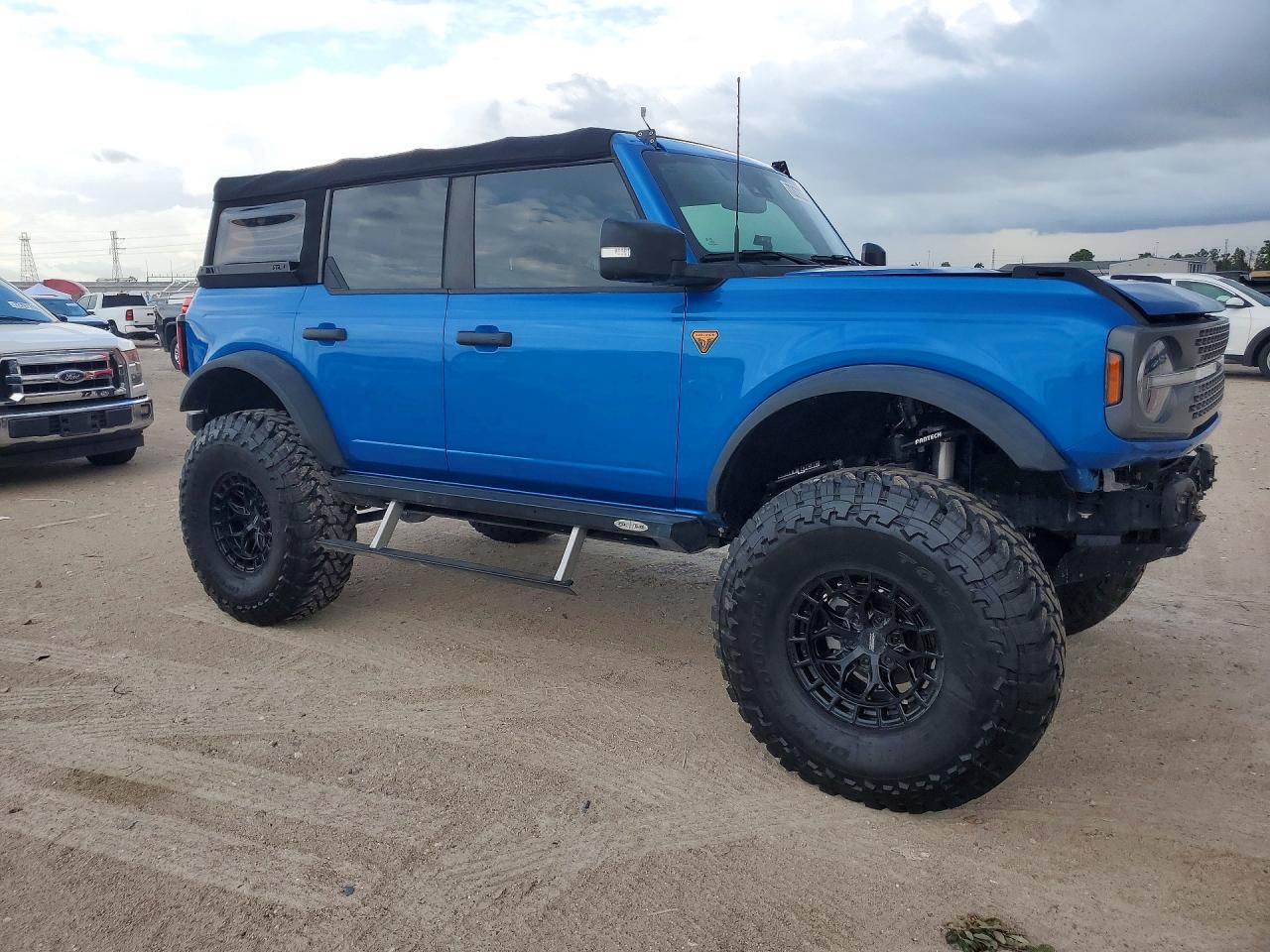 2025 Ford Bronco Badlands - Image 4