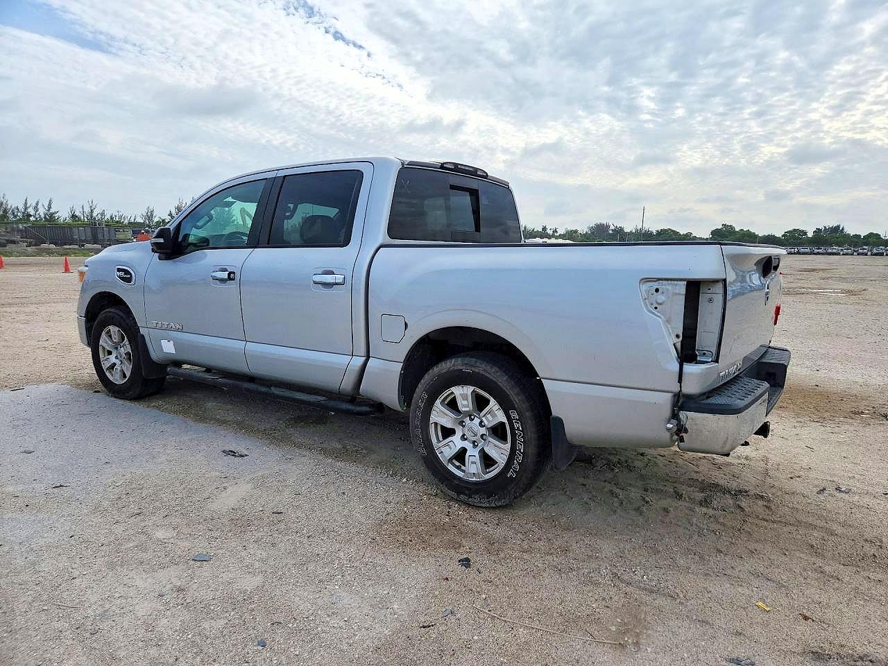 2017 Nissan Titan Sv - Фото 2