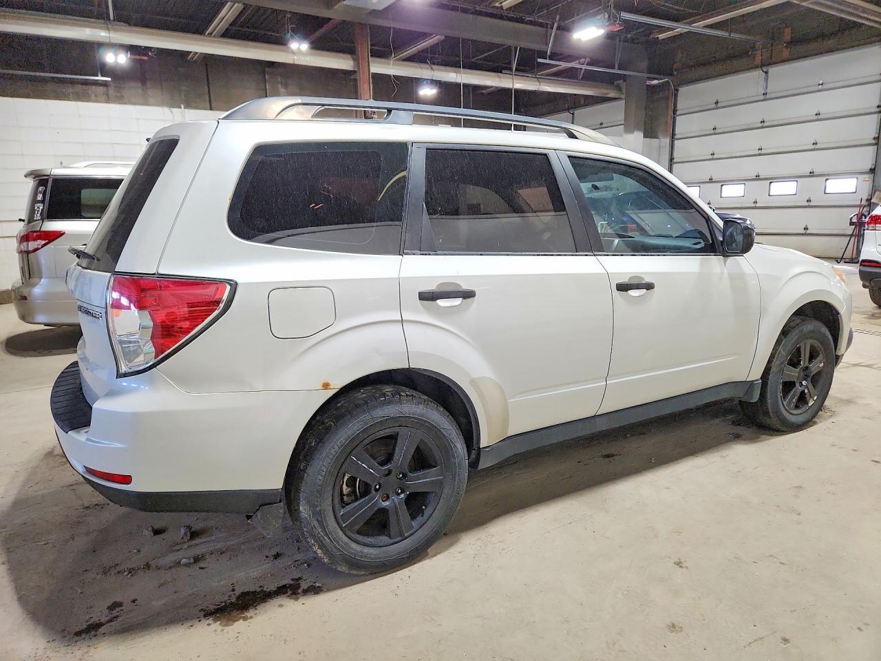 2011 Subaru Forester 2.5X - Фото 3