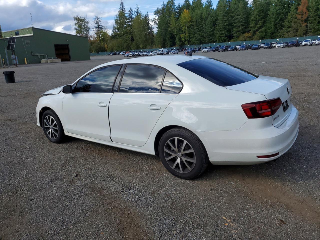 2018 Volkswagen Jetta Se - Image 2
