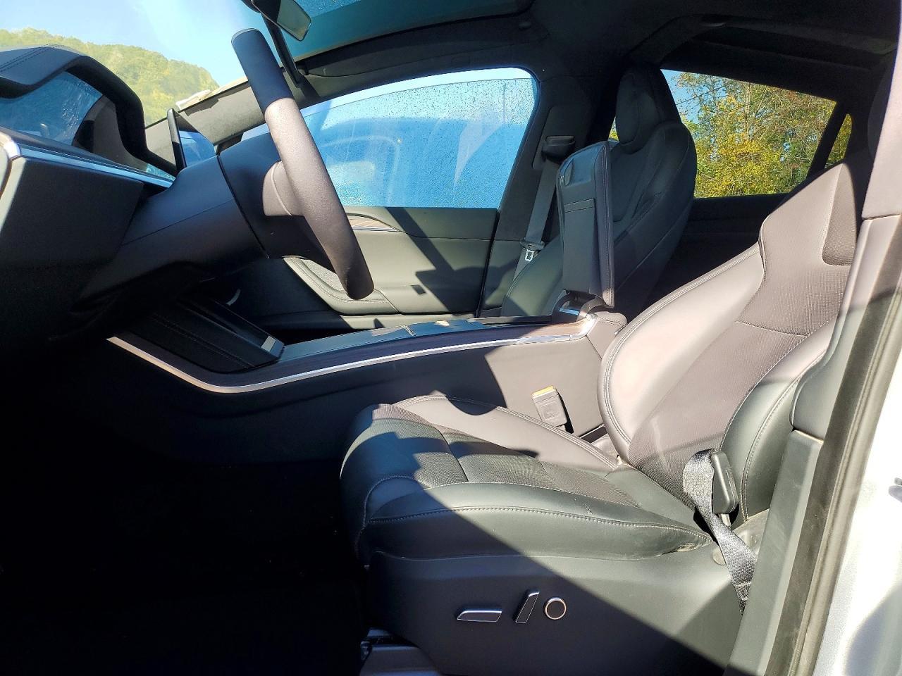 2025 Tesla Model X - Фото 7