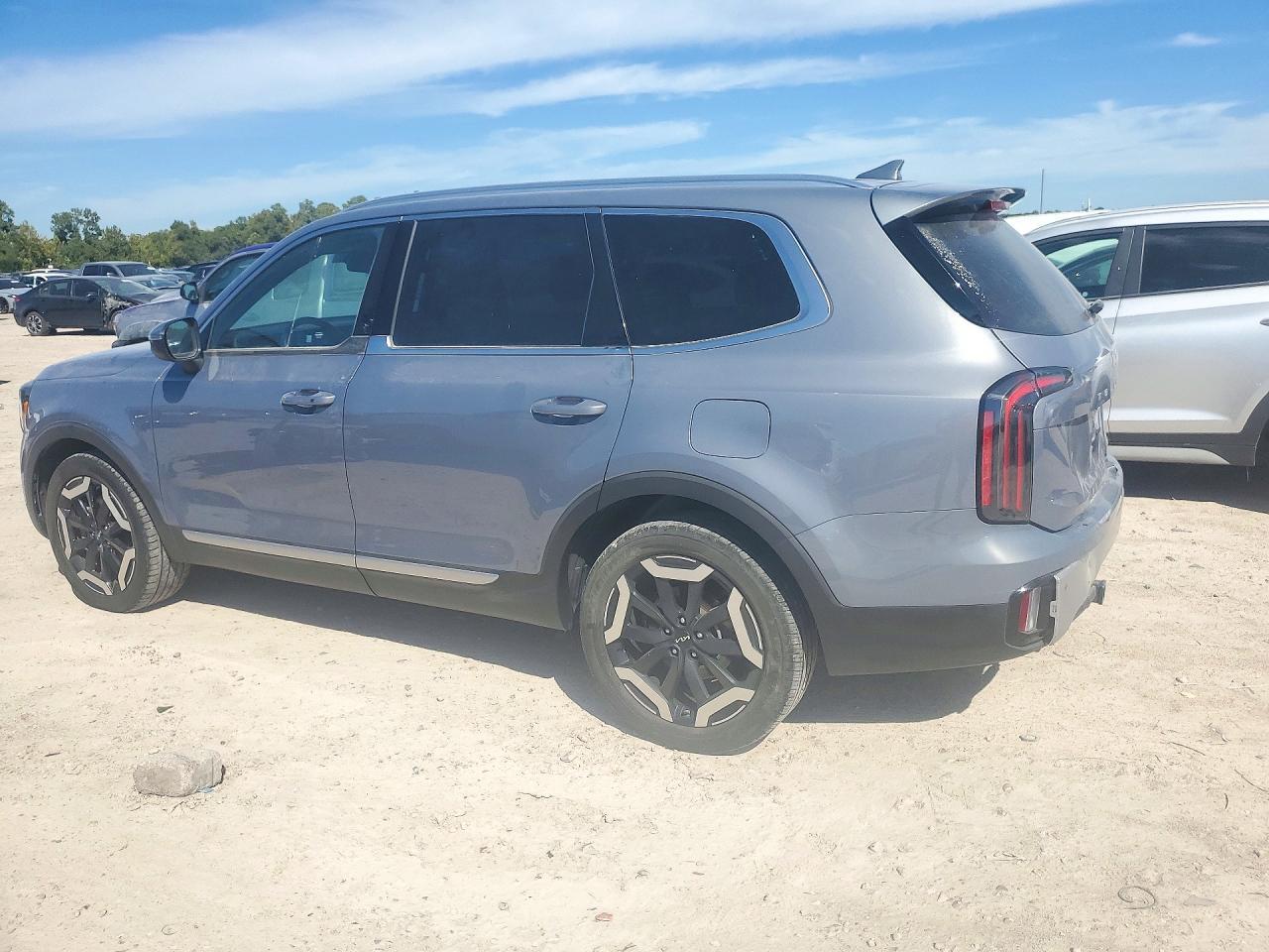 2024 Kia Telluride Ex - Image 2