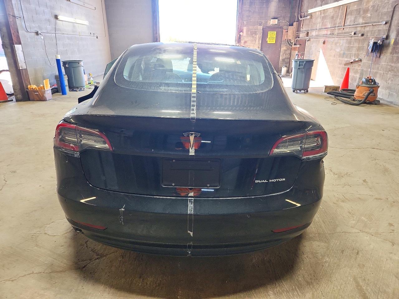 2022 Tesla Model 3 - Фото 6