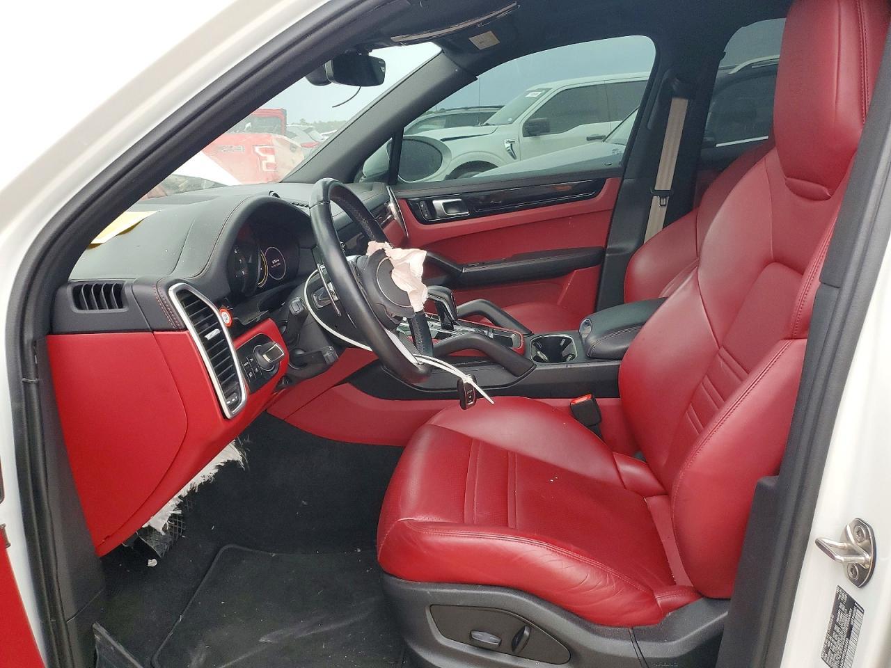 2023 Porsche Cayenne Platinum Edition - Image 7