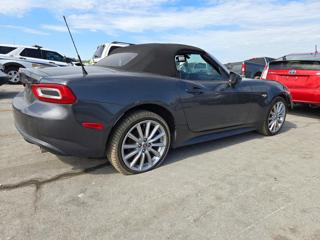 2017 Fiat 124 Spider Classica - Фото 3