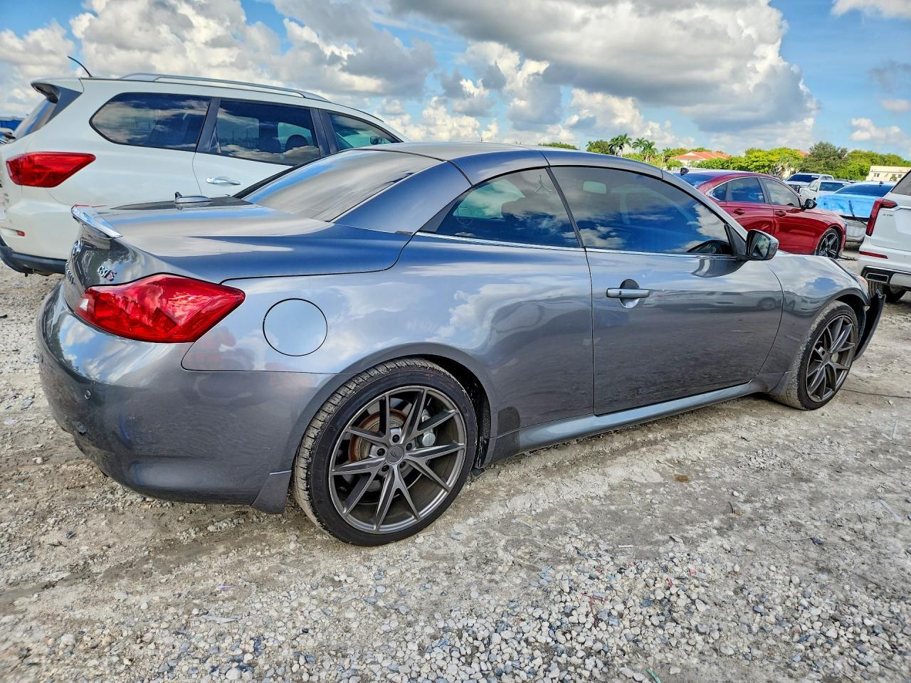 2012 Infiniti G37 Convertible Base - Фото 3